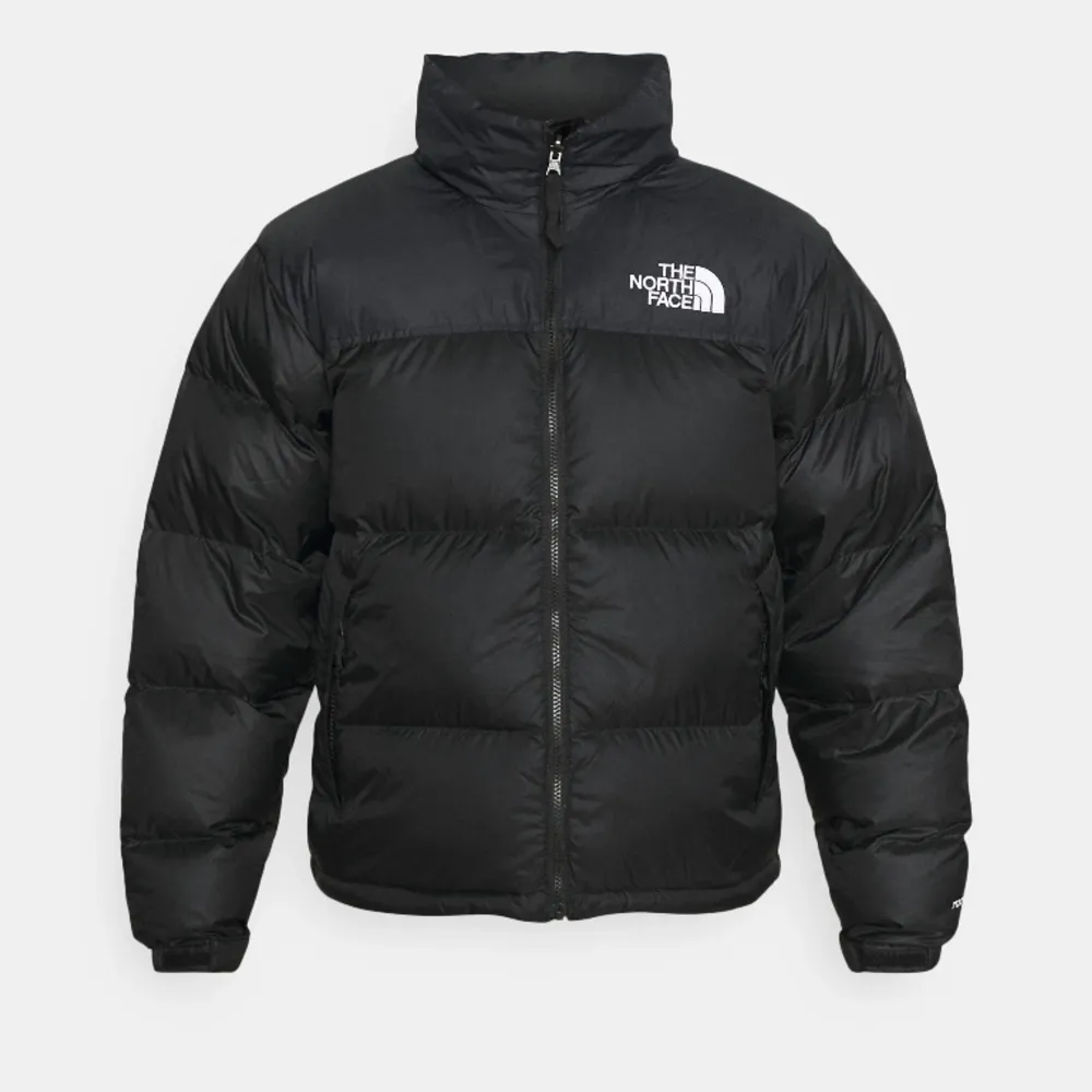 The north face jacka i fint skick! Använd en vinter men ser nästintill oanvänd ut🌸 Perfekt till nästa vinter, säljer därav att jag har skaffat en ny så denna kommer ej till användning:) bara att fråga så skickar jag fler bilder!. Jackor.