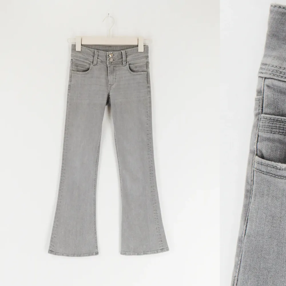 Bra skick, använd några gånger💓 inga hål osv, storlek 146💗 lågmidjade❤️. Jeans & Byxor.