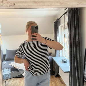 Randig t-shirt - Aldrig använd