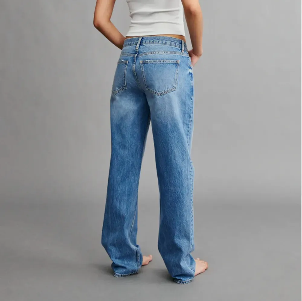 Säljer dessa jeans från Gina i storlek 34💕. Jeans & Byxor.