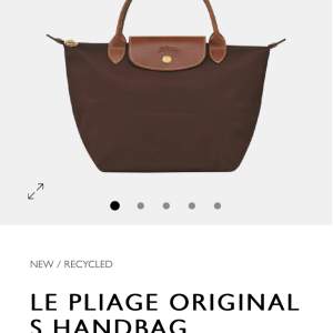 Säljer denna handväskan ifrån Longchamp. Den är i mycket bra skick och knappt använd.   Nypris: 1 400