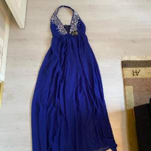 NLY trend blå klänning strl 38
