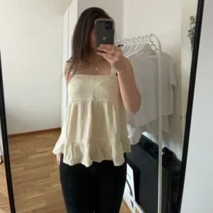 Beige blus  - Söt blus från Kappahl, köpt för ett tag sen men aldrig använd 💛