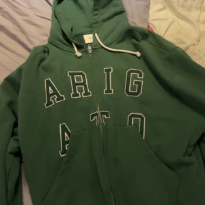 Säljer min arigato zip  - Säljer min arigato zip som jag fick i julklapp har använt enstaka gånger då den va lite för stor!