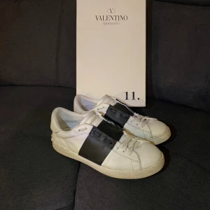 Valentino open - Storlek 42. Original box finns✅✅, skriv till mig vid eventuella frågor!