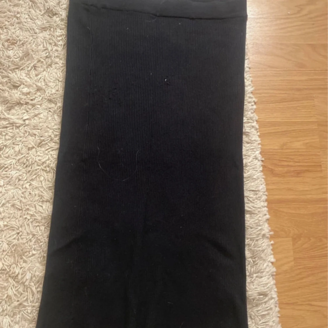 Svart långkjol med slits