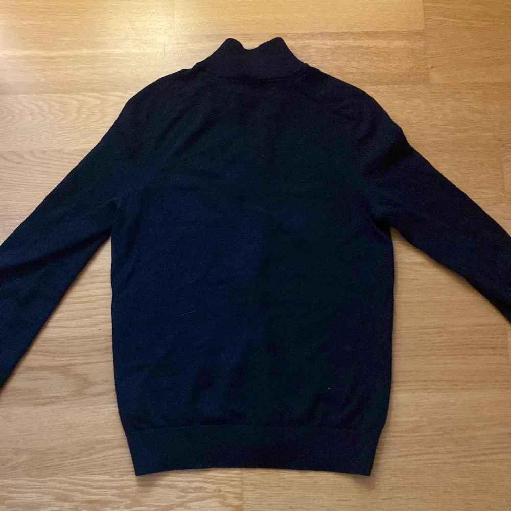 Morris tröja, storlek small, skick 10/10  Har växt ur tröjan. Tröjor & Koftor.