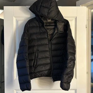 Colmar Jacka - En jacka från Colmar som är i väldigt fint skick🩷 Köpare står för frakt, kan även förhandla om pris