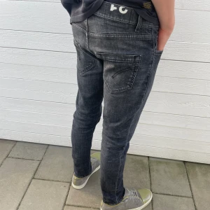 Dondup jeans - Sjukt snygga dondup jeans, slim fit. Skick 9/10. Nypris ca 3,5 tusen. 