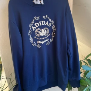 Adidas originals tröja - Använd fåtal gånger och väldigt bra skick, säljer eftersom det inte är min stil 