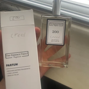 Aventus creed - Aventus creed clon den luktar nästan exakt som den riktiga Aventus creed parfymen är fräsch och fruktig perfekt inför sommaren skriv för mer info bara sprayad ett par gånger i princip helt full