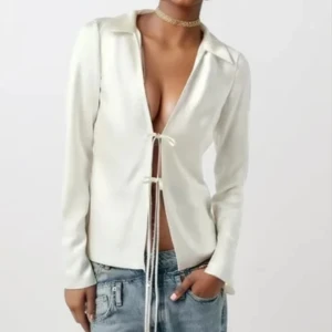 Topp - Säljer denna topp i jättefint skick. Passar storlek xs💕