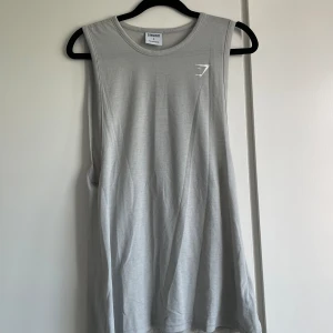 Träningslinne - Grått träningslinne från gymshark i en längre modell