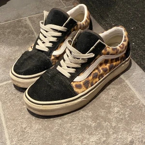 Leopard Vans  - Säljes då de inte använd mer och är i fint skick