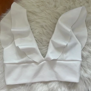 Vit topp - Jätte söt vit topp! Jätte bra skick 💕