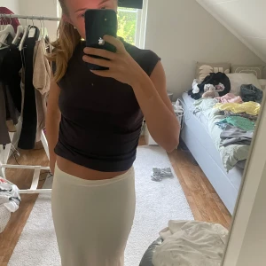 Maxi kjol Gina tricot - Tajt maxi kjol i helt nyskick