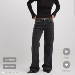 Jeans med låg midja  - Dessa har jag köpt från NA-KD och är aldrig använda pga fel storlek. Jag har dom även k rätt storlek och de är sååå fina på 😍 köpte för 700kr