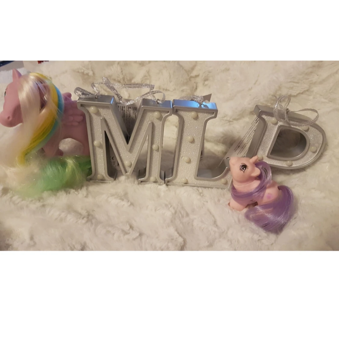 M.L.P. I lampor till My Littel Pony ledGår på 2st AAA batterier pär bokstav Skick nyaBaterier och ponysarna medföljer EJ - 91