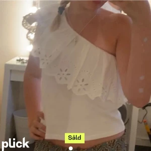 Sommar topp - Säljer denna tröja då den inte riktigt kommer till användning längre💗