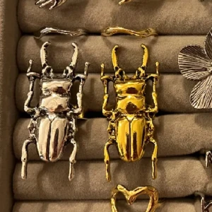 Skalbagge guld ring  - Super fin ring köpt från uf företag, aldrig använd & rostfri💕💕tryck på köp nu!