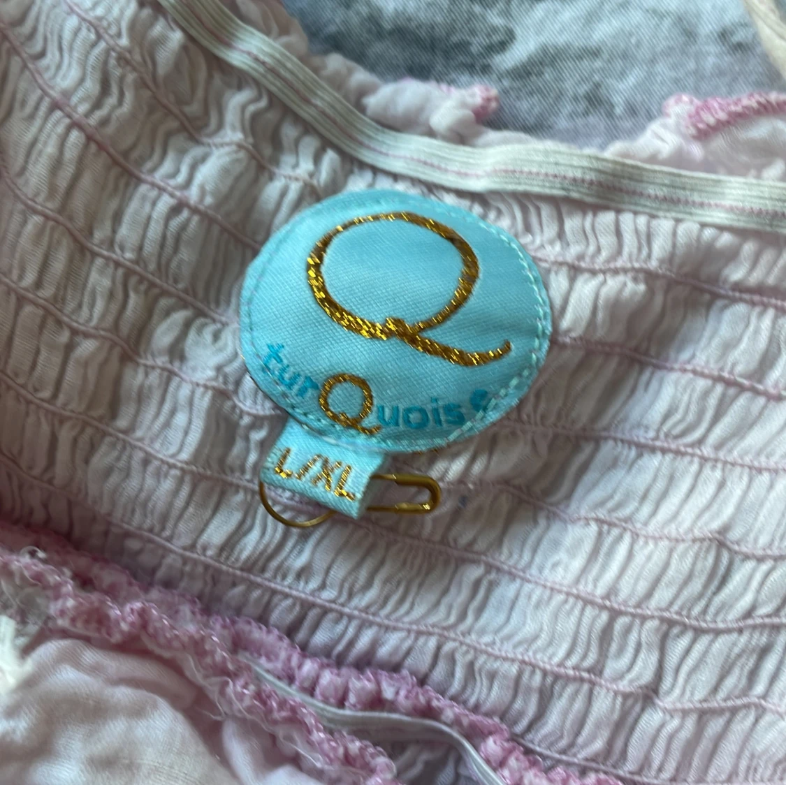 Säljer en skit snygg ljus rosa volang topp från turquoise, (den är dock gammal så finns inte att köpa ny) - 90