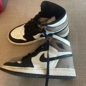 Nike jordan mocha - Superfina Nike jordan mocha, säljer då de aldrig används längre  