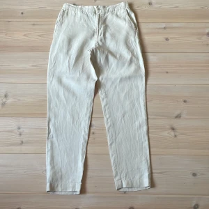 These Glory Days linnebyxor - Säljer mina These Glory Days linnebyxor nu när de blivit för små. Byxor ända är i ett väldigt bra skick och finns knappt tecken på användning. Storleken är 46 och passar till de som är 165-175cm 