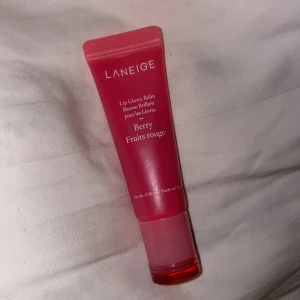 Laneige - Laneige lip balm i berry, ej använd fick den i ett kit💕