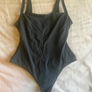 Body skims - Body från skims aldrig använd bara testad. Storlek M 300