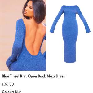 Säljer denna klänning från Pretty Little Thing i storlek 36. Den är mer mörkblå i verkligheten. Helt ny med alla lappar kvar. När jag köpte den från hemsidan fick jag betala 550kr med frakten.