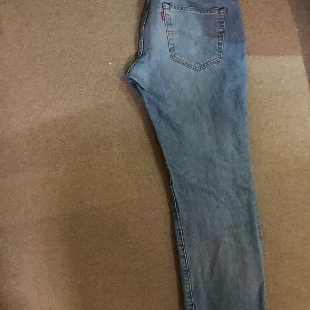 Levis byxor som inte längre används då dom är för korta för mig. Inga defekter eller så.. Jeans & Byxor.
