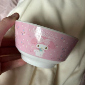 My melody  - Säljer denna my melody skål. Fint skick!  Köptes i en kawaii monthly box och är äkta sanrio. 
