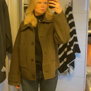 Jacka - Jättefin, lite nopprig men går enkelt att fixa