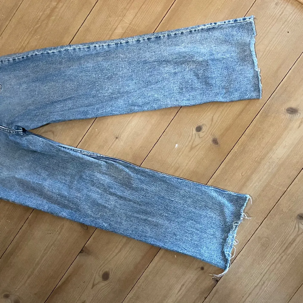 Är i storlek 13-14 år/164. Jeans & Byxor.