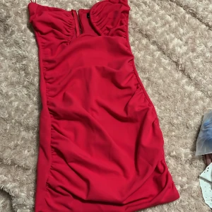 Rosa klänning - Säljer denna rosa klänning pga ingen användning