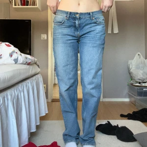 Lågmidjade jeans - Lågmidjade jeans från Ginatricot, använda fåtal gånger. Nypris 500kr Mitt pris 200kr + frakt 