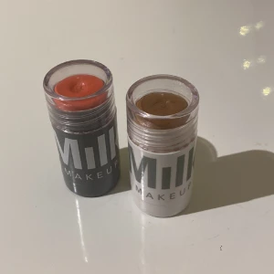Milk sticks - 2 jättefina milk sticks i färgerna perk och baked. Dem är knappt använda och ger ett väldigt fint glow. Båda för 120kr och en för 70kr😍🎉😘🤤😊💕💕👶🏻💋