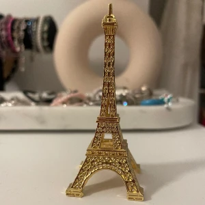 Rumdekor  - Litet eiffel torn i guldet 