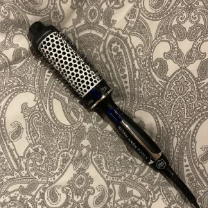 Värmeborste Björn Axén  - Säljer denna värmeborste då jag har två. Skriv vid frågor!