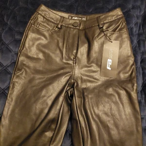 Skinn imitation byxor - Nya och oanvända  Storlek xs men är stretchig så åasar S också