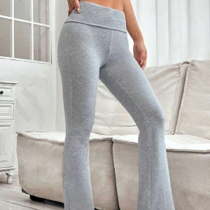 Yoga Pants - säljer mina yoga pants från Shein, super sköna! Sista bilden är egen!❤️Jag är 1,69 och på mig går de ner till marken!!!