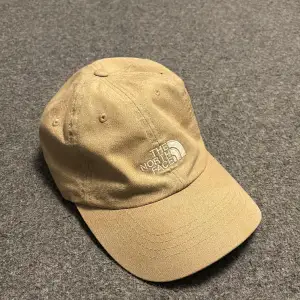 Beige north face keps. One size