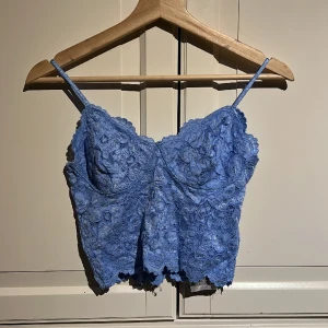 Blå linne-topp - Säljer en jätte gullig blå topp från New Yorker