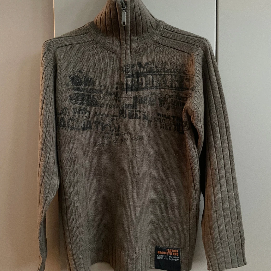 Stickat tröja ” militär ” 