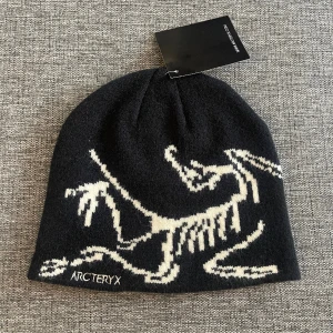 Arc’teryx  - Säljer en av mina arc’teryx mössor pga köpte för många 😅 Mössan  är helt ny och perfekt skick. Köparen står för frakt! 