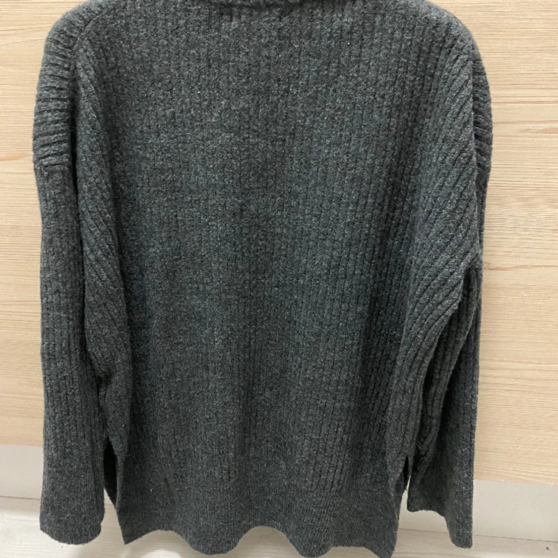Grå stickad tröja  - 90