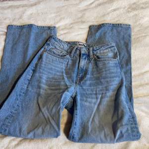 Jeans från lager 157. Helt vanliga utan hål.