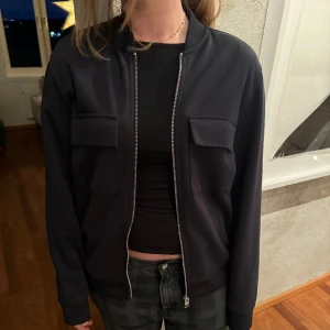 Vårjacka - Så snygg jacka/overshirt som är perfekt nu till våren och sommaren 😍💟 