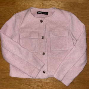 Jackor från Zara - Fina jackor från zara, använd fåtal ggr. Passar strl xs/s