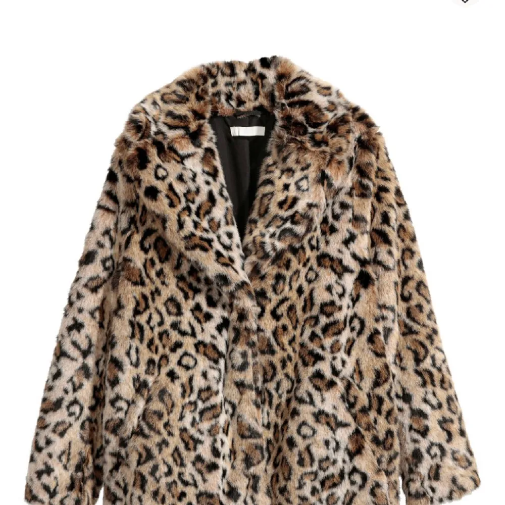 Leopard pälsjacka knappt använd, som inte säljs lämgre i storlek M💕 Skriv för fler bilder!!. Jackor.